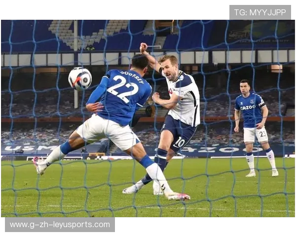 凯恩胸部停球顺势抽射，全场技术展示